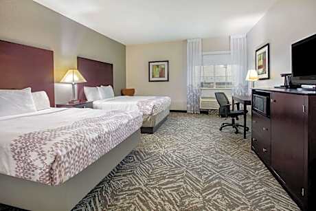 Queen Room with Two Queen Beds and Bath Tub - Mobility/Hearing Accessible - Non-Smoking