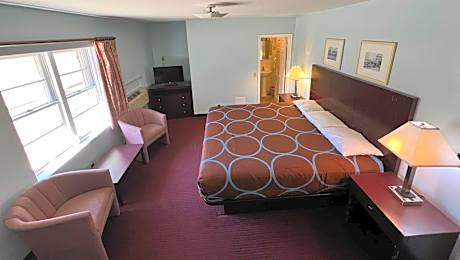 Deluxe King Suite