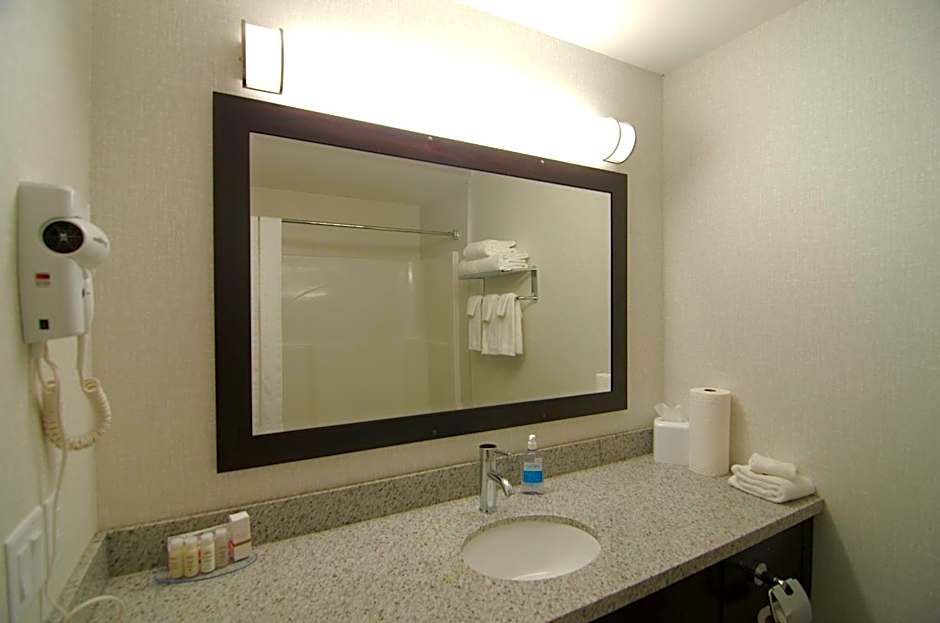 Paradise Inn and Suites Redwater