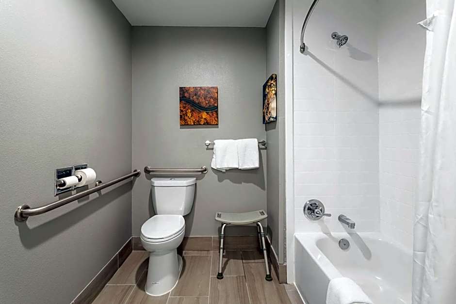 Best Western Plus Cleveland Inn & Suites