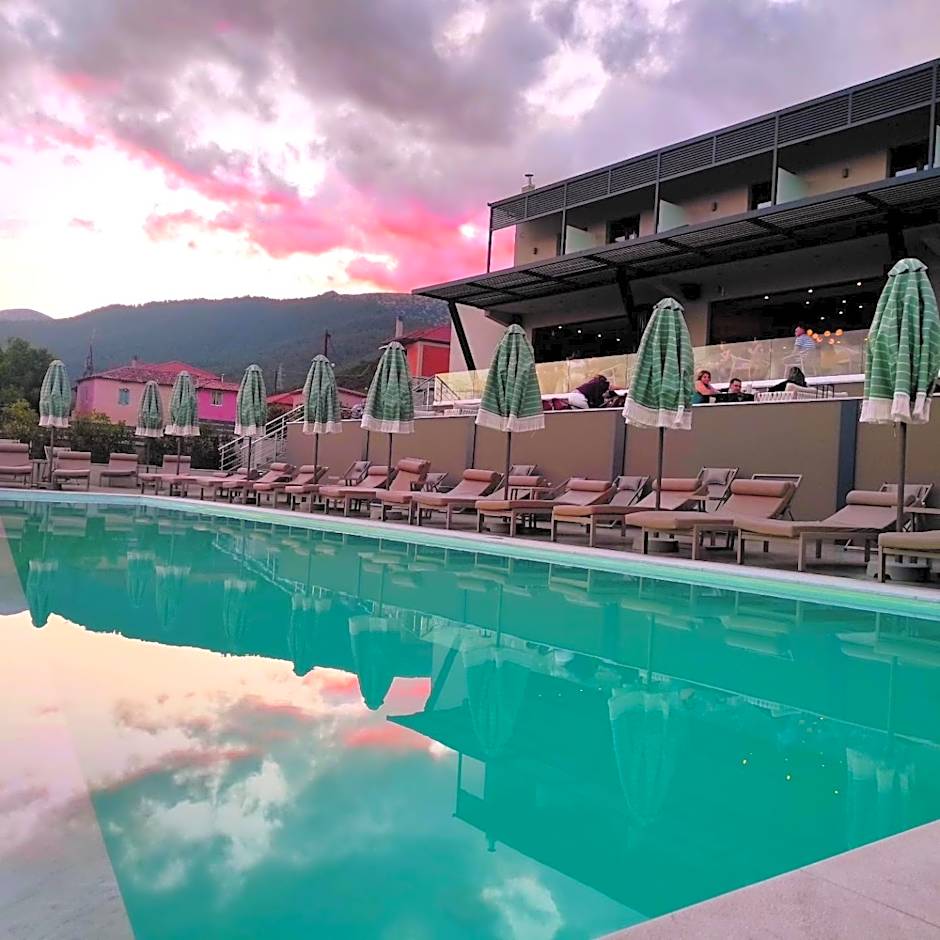 AKROTHEA suites & lounge