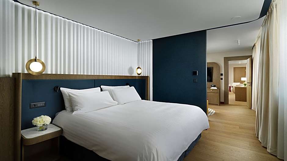 Foto 1 di 4 di Luxury 1 King Bed Suite, Acropolis View
