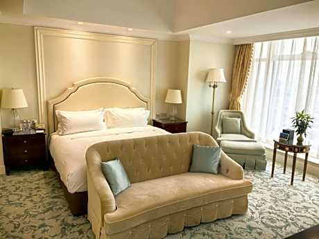 King Suite with Cinema