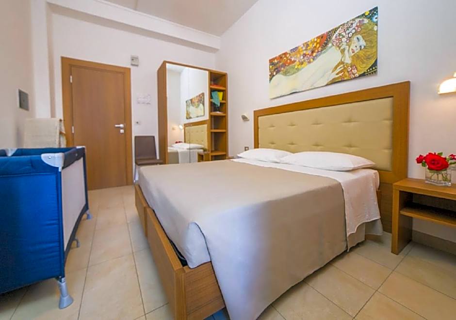 Mediterraneo Hotel & Suites