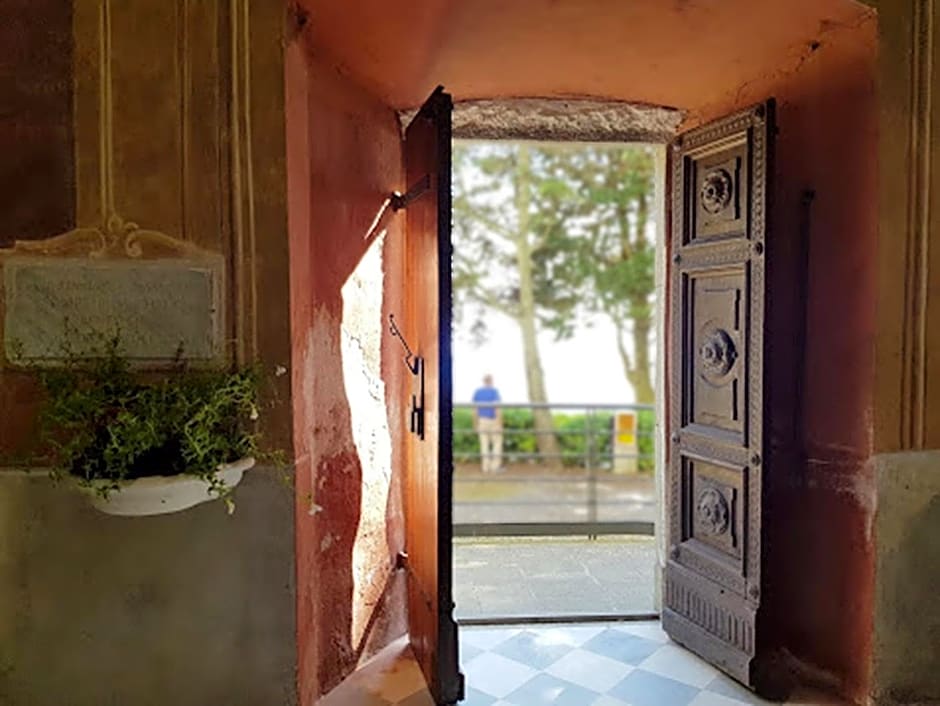 Santuario NS Soviore Cinque Terre