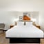 Spark by Hilton Freeport