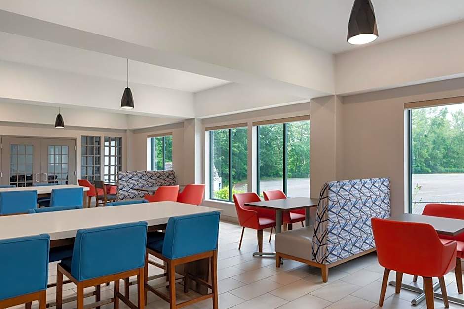 Holiday Inn Express Syracuse Airport By IHG