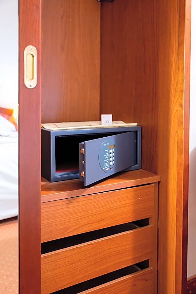 Massimo Plaza Hotel