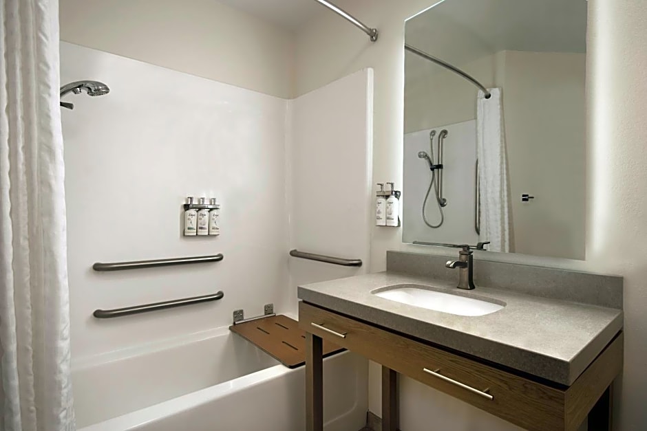 Candlewood Suites Buffalo Amherst by IHG