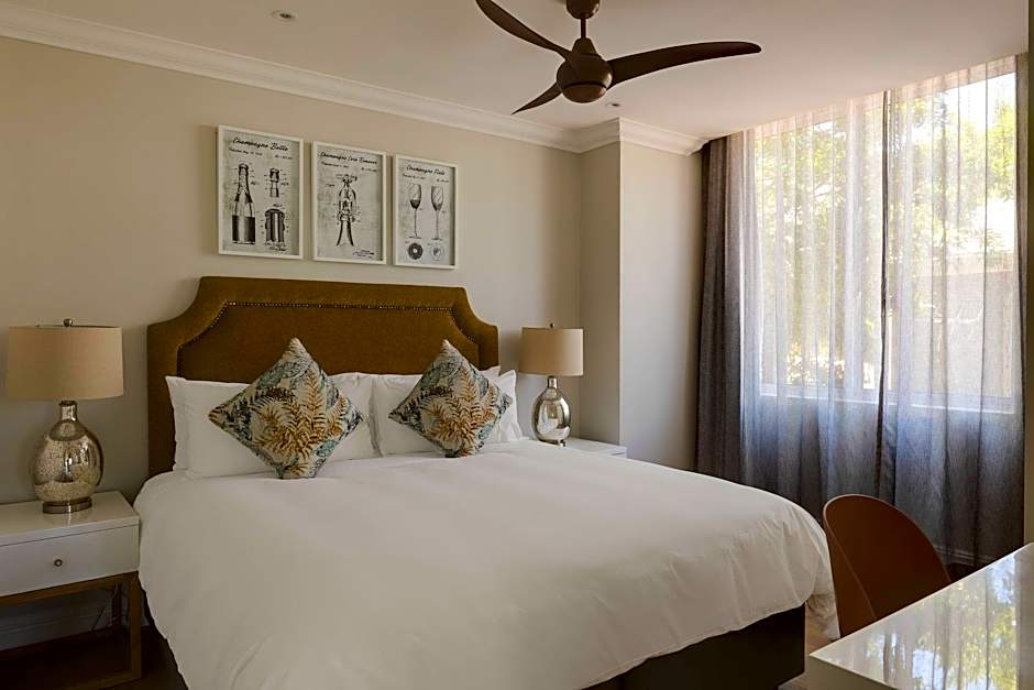 Photo 1 of 6 of Executive 2 Bedroom 2 Beds and 1 King Bed Apartment, Mountain View, Balcony