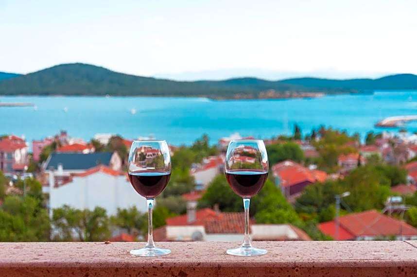 Cunda Tas Konak Otel