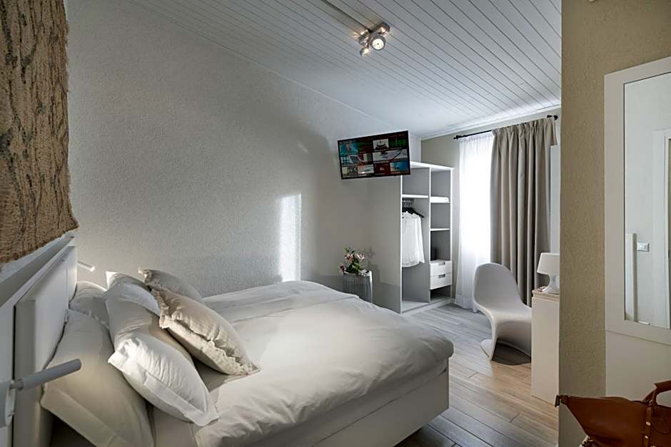 Photo 1 of 7 of Superior Apartment