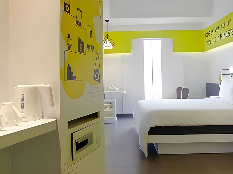 Yello Hotel Jemursari
