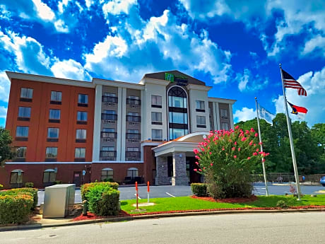 Holiday Inn Express & Suites Wilson-Downtown By IHG