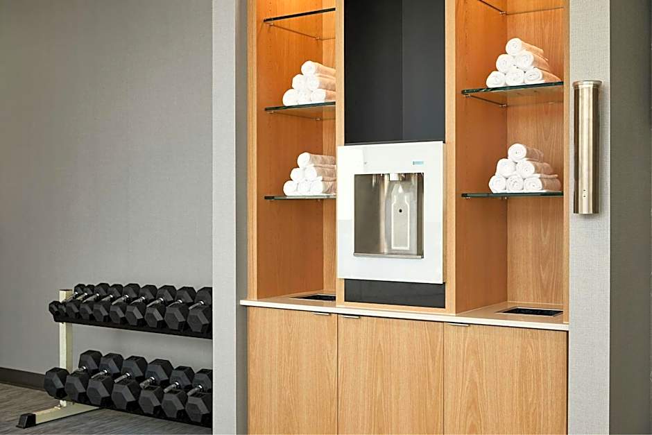 Courtyard by Marriott St. Louis Westport Plaza