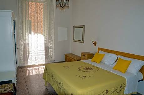 Double or Twin Room with Shared Bathroom