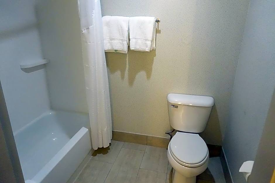 Holiday Inn Express & Suites Brentwood By IHG