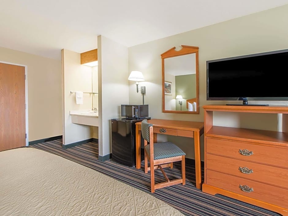 Days Inn Ottumwa – Ottumwa, IA