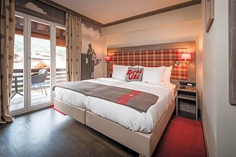 Cozy Double Room with Balcony