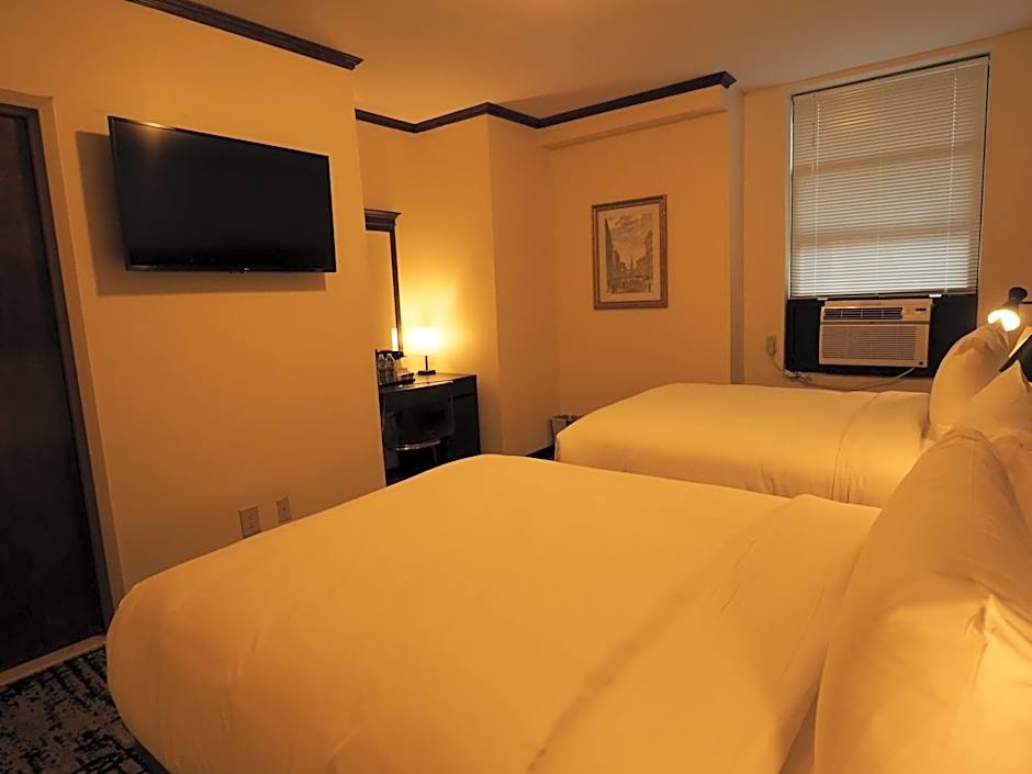 Night Hotel Broadway