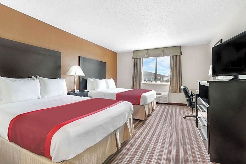 Days Inn & Suites by Wyndham Dallas