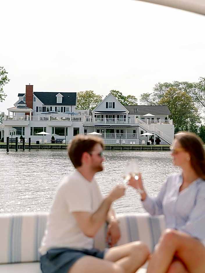 The Oaks Waterfront Hotel