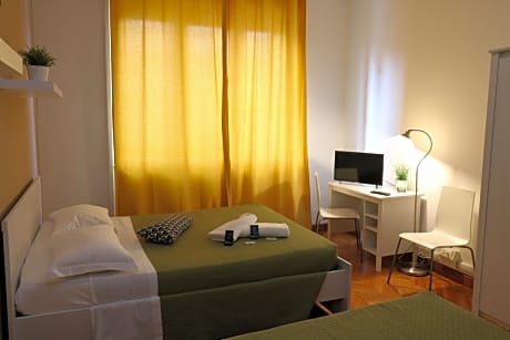 Double Room with  External Shared Bathroom