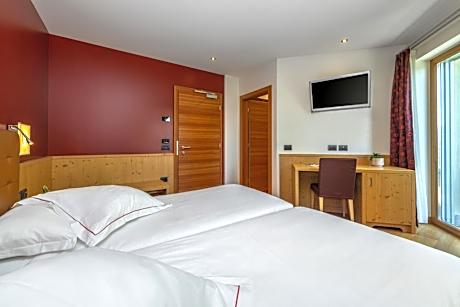 Deluxe Double or Twin Room with Balcony