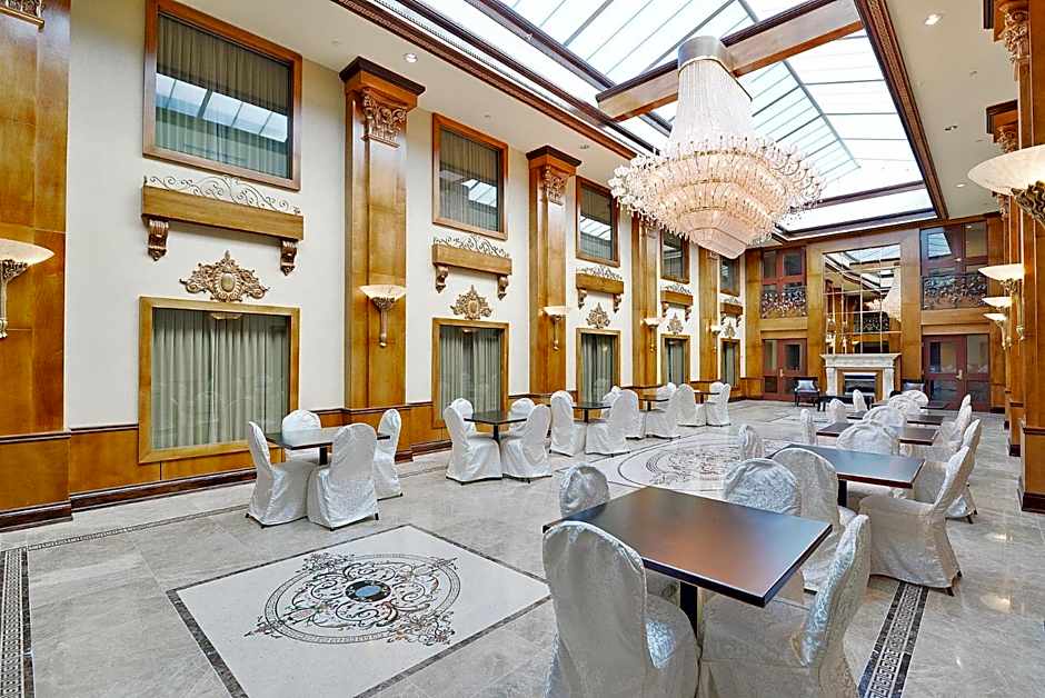 Woodbine Hotel & Suites