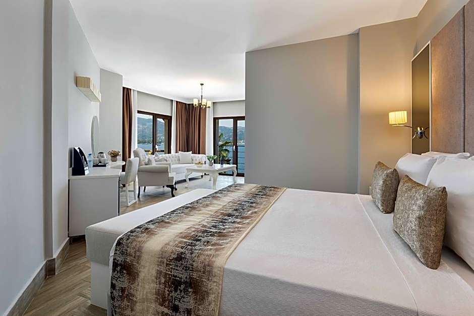 Photo 1 of 7 of Standard Suite