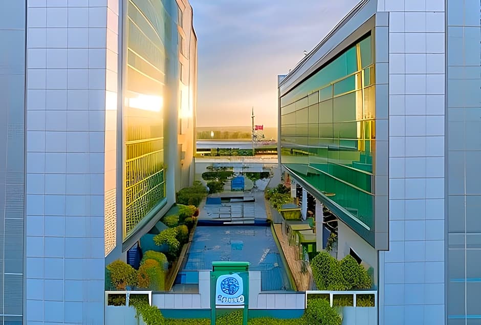 CLARO KENDARI (ex. Grand Clarion Hotel & Convention)
