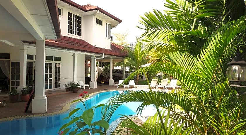 Rumah Putih B&B near KLIA