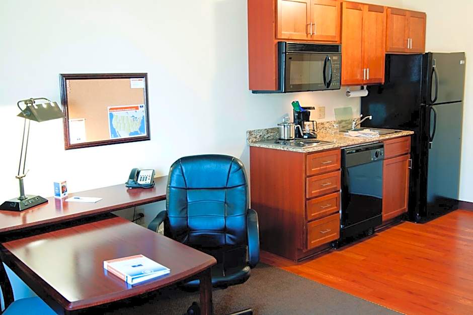 Candlewood Suites Salina By IHG