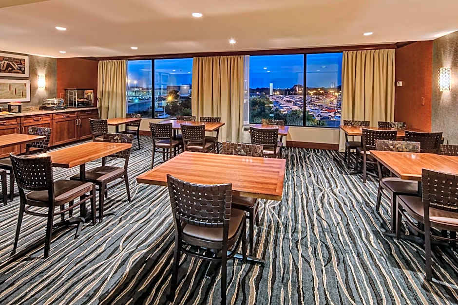 Hilton Knoxville Airport