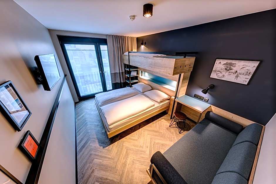 Schulz Hotel Berlin Wall at the East Side Gallery