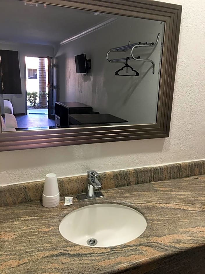 Baymont by Wyndham Bakersfield
