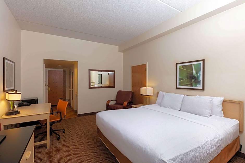 La Quinta Inn & Suites by Wyndham Garden City