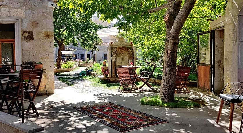 Sarnich Cave Suites