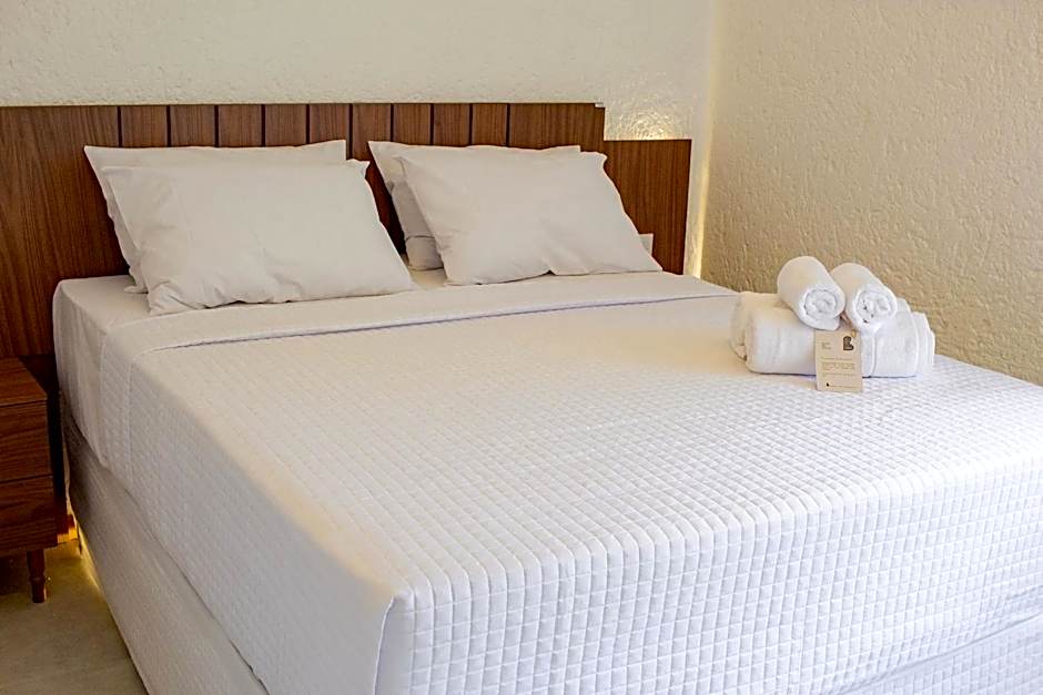 Villa Kamby Milagres by Qavi