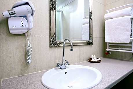 Apartment (2 Adults)