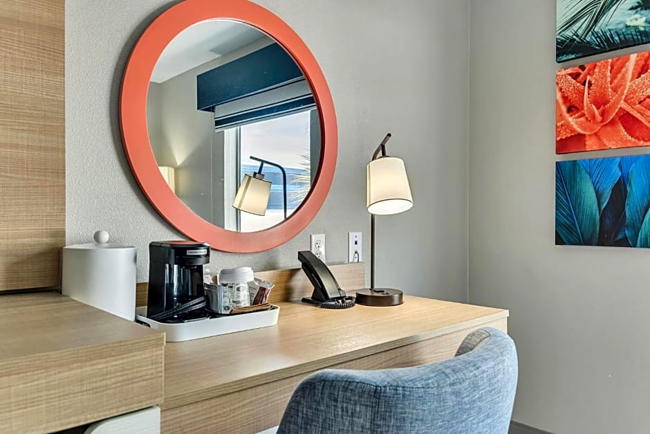Holiday Inn Express & Suites Destin - Miramar Beach By IHG
