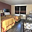 Manhattan Inn & Suites