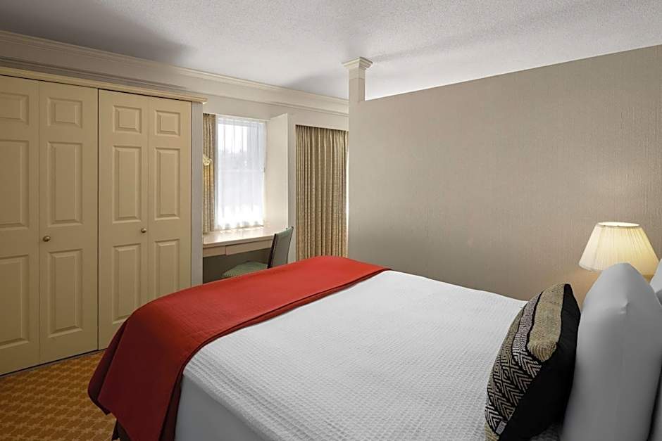 Royal Scot Hotel & Suites, Trademark Collection by Wyndham