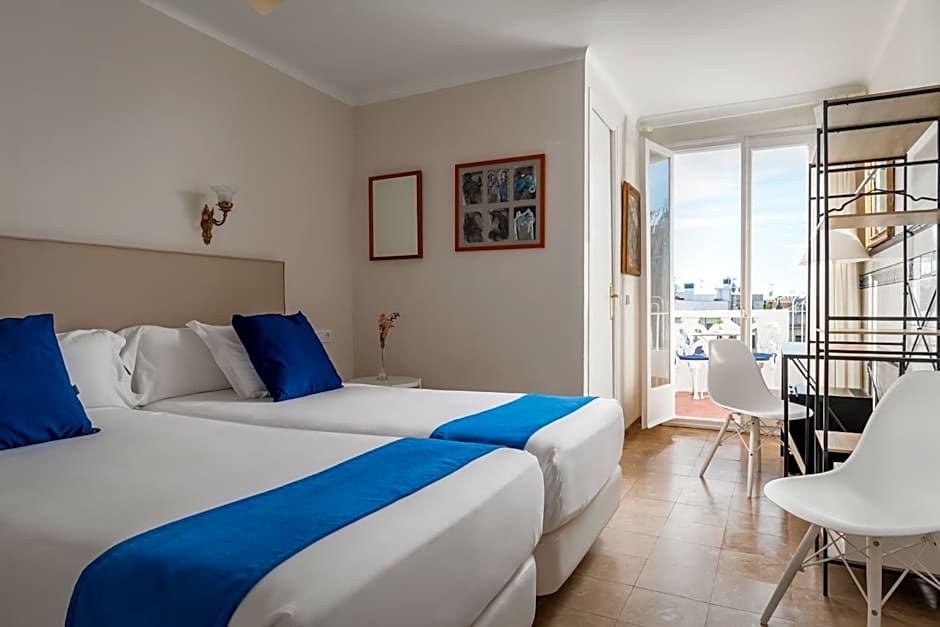 Zdjęcie 1 z 8 — 1 Double Bed or 2 Beds, Terrace