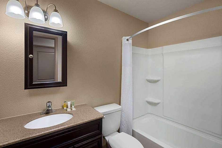 Super 8 by Wyndham Fallon