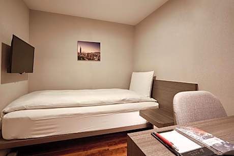 Male Single Room with Shared Bathroom