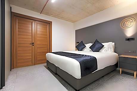 1-Bedroom Suite with Balcony