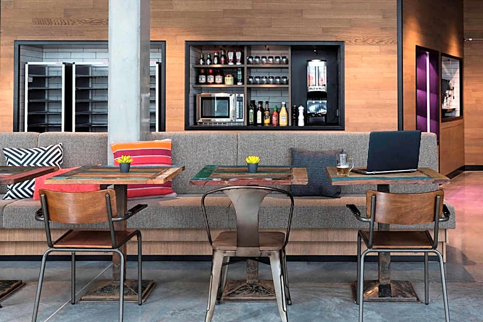 Moxy by Marriott Stuttgart Airport/Messe