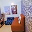 UNO'S Place with Karaoke,Wifi,Netflix and Balcony