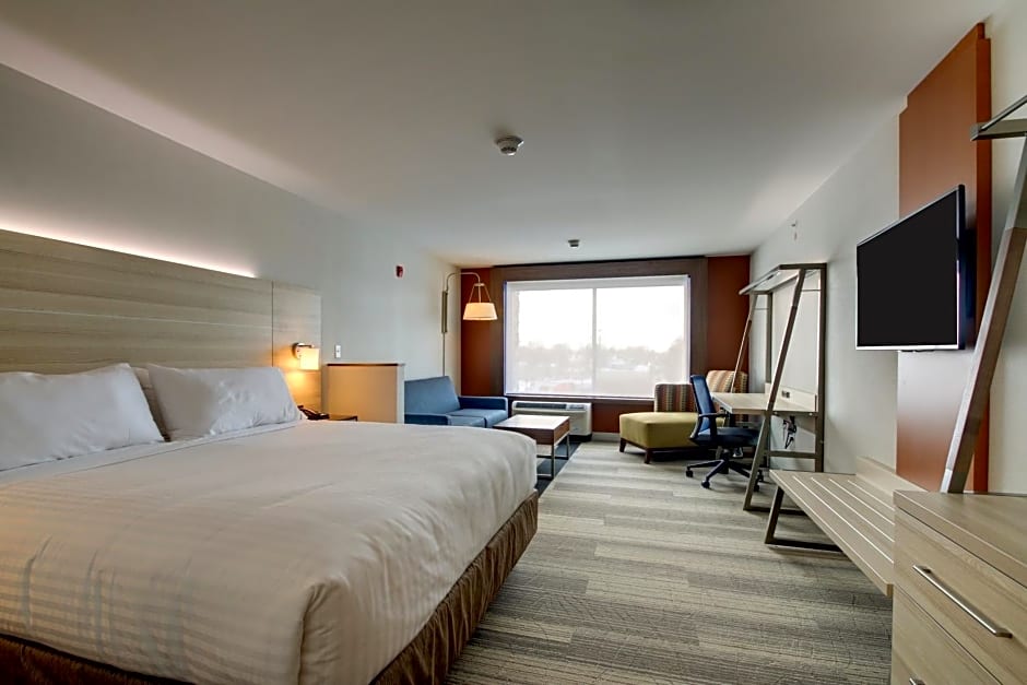 Holiday Inn Express & Suites Galesburg, an IHG Hotel